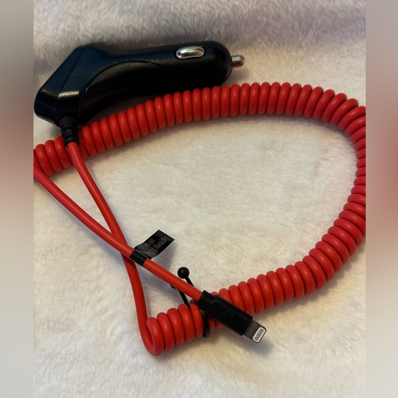 NWOT 2 lightning charging cables and a car charger - Picture 7 of 9
